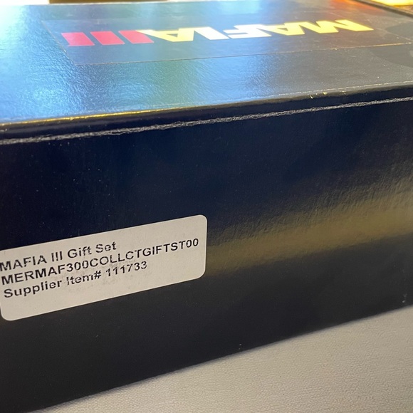 Mafia III Press Kit Whiskey Glasses and Silver Dog Tag USB Stick - Picture 3 of 10